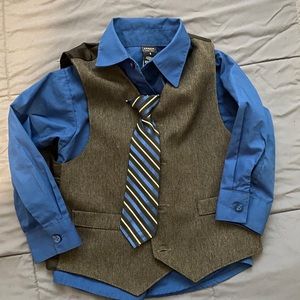Matching set Long sleeve button down, vest and tie